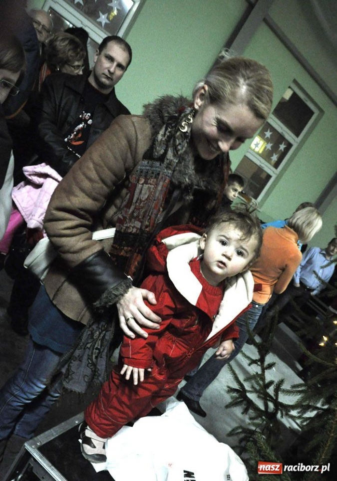 Zdjęcie w galerii na portalu naszraciborz.pl: Świąteczny mega kiermasz w Pietrowicach wiadomości z regionu