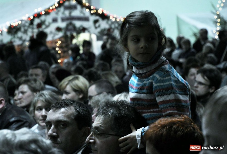 Zdjęcie w galerii na portalu naszraciborz.pl: Świąteczny mega kiermasz w Pietrowicach wiadomości z regionu