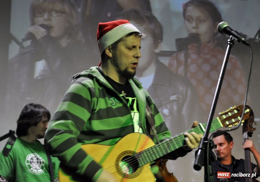 Zdjęcie w galerii na portalu naszraciborz.pl: Świąteczny mega kiermasz w Pietrowicach wiadomości z regionu