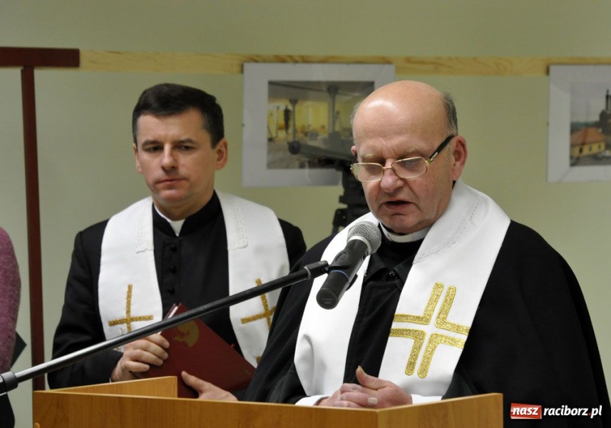 Zdjęcie w galerii na portalu naszraciborz.pl: Świąteczny mega kiermasz w Pietrowicach wiadomości z regionu