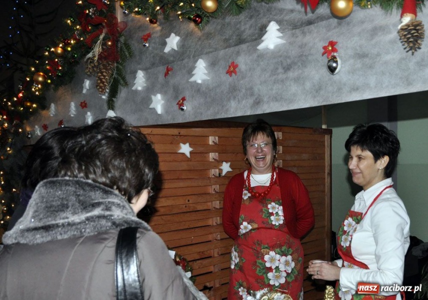 Zdjęcie w galerii na portalu naszraciborz.pl: Świąteczny mega kiermasz w Pietrowicach wiadomości z regionu