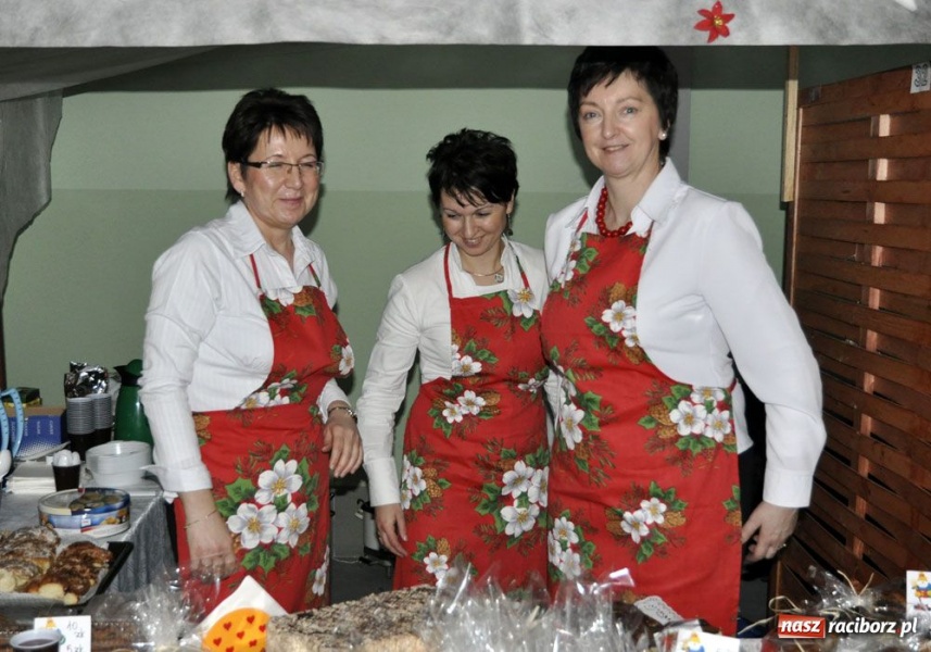 Zdjęcie w galerii na portalu naszraciborz.pl: Świąteczny mega kiermasz w Pietrowicach wiadomości z regionu