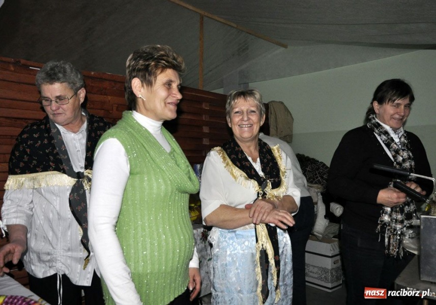 Zdjęcie w galerii na portalu naszraciborz.pl: Świąteczny mega kiermasz w Pietrowicach wiadomości z regionu