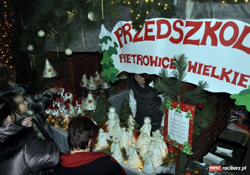 Zdjęcie w galerii na portalu naszraciborz.pl: Świąteczny mega kiermasz w Pietrowicach wiadomości z regionu