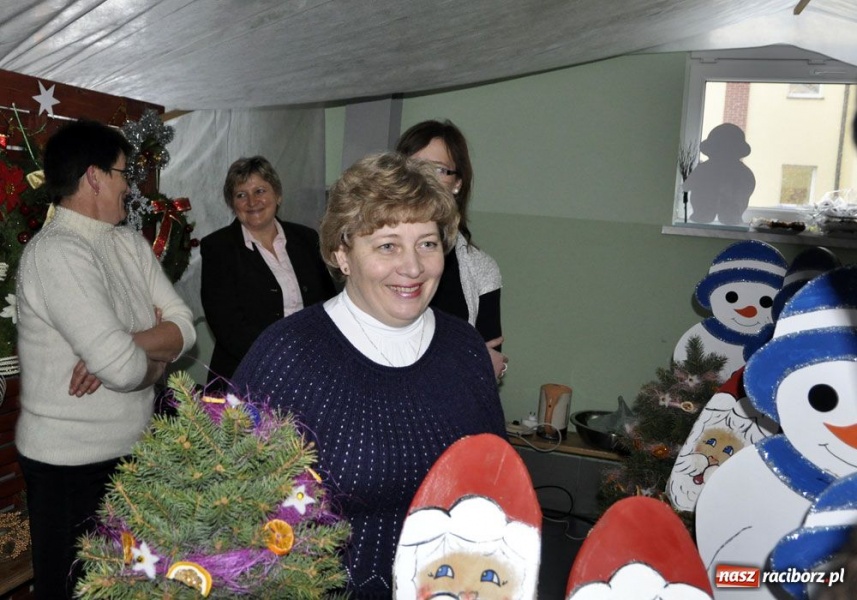 Zdjęcie w galerii na portalu naszraciborz.pl: Świąteczny mega kiermasz w Pietrowicach wiadomości z regionu