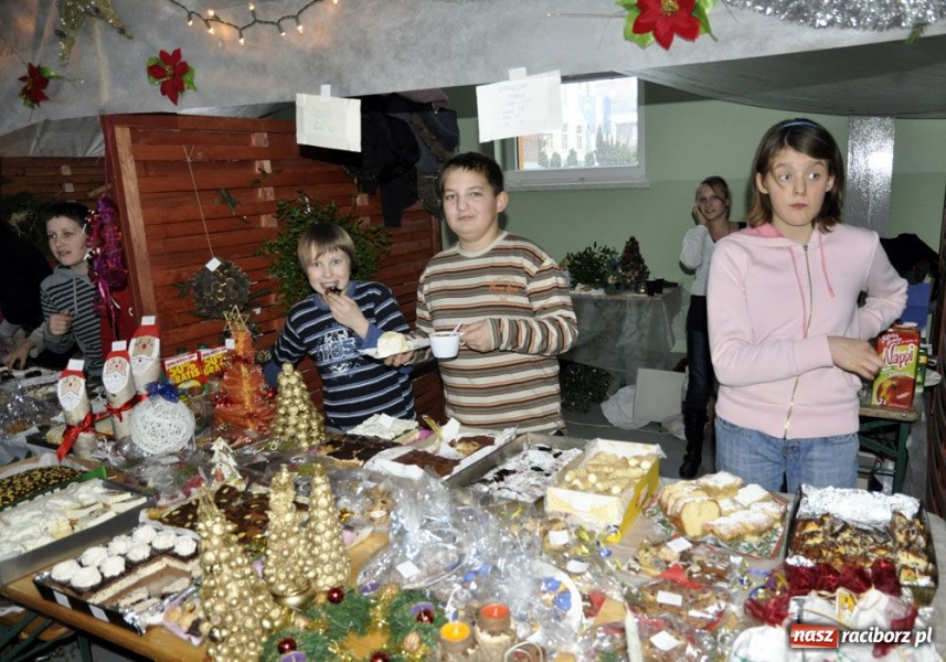 Zdjęcie w galerii na portalu naszraciborz.pl: Świąteczny mega kiermasz w Pietrowicach wiadomości z regionu