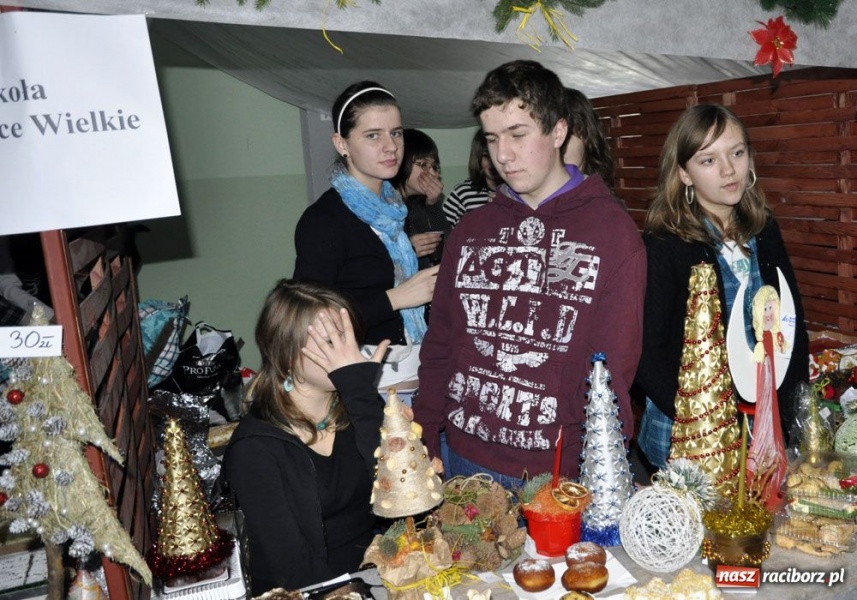 Zdjęcie w galerii na portalu naszraciborz.pl: Świąteczny mega kiermasz w Pietrowicach wiadomości z regionu