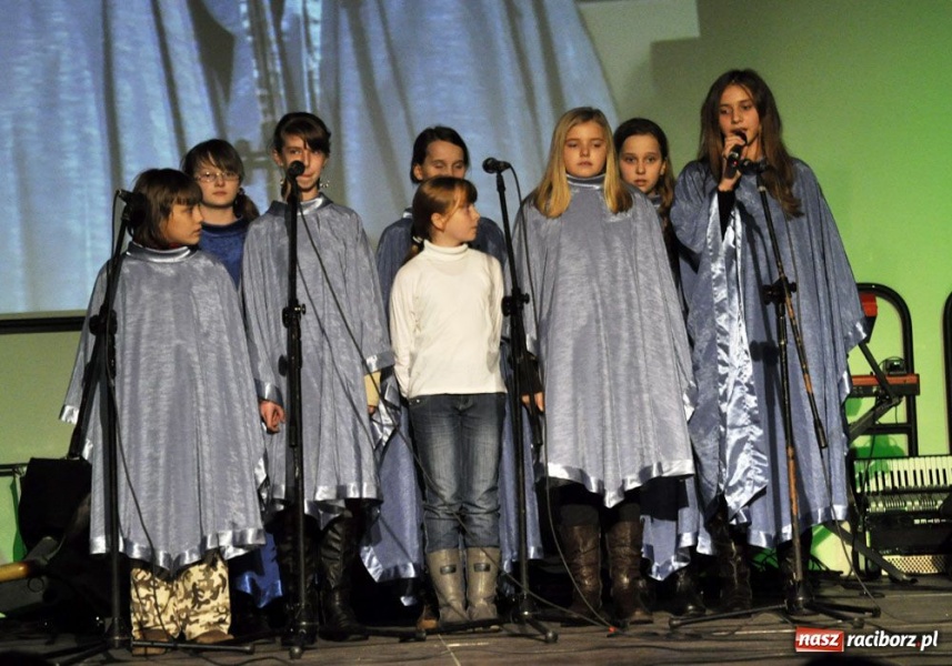 Zdjęcie w galerii na portalu naszraciborz.pl: Świąteczny mega kiermasz w Pietrowicach wiadomości z regionu