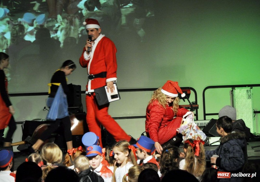 Zdjęcie w galerii na portalu naszraciborz.pl: Świąteczny mega kiermasz w Pietrowicach wiadomości z regionu