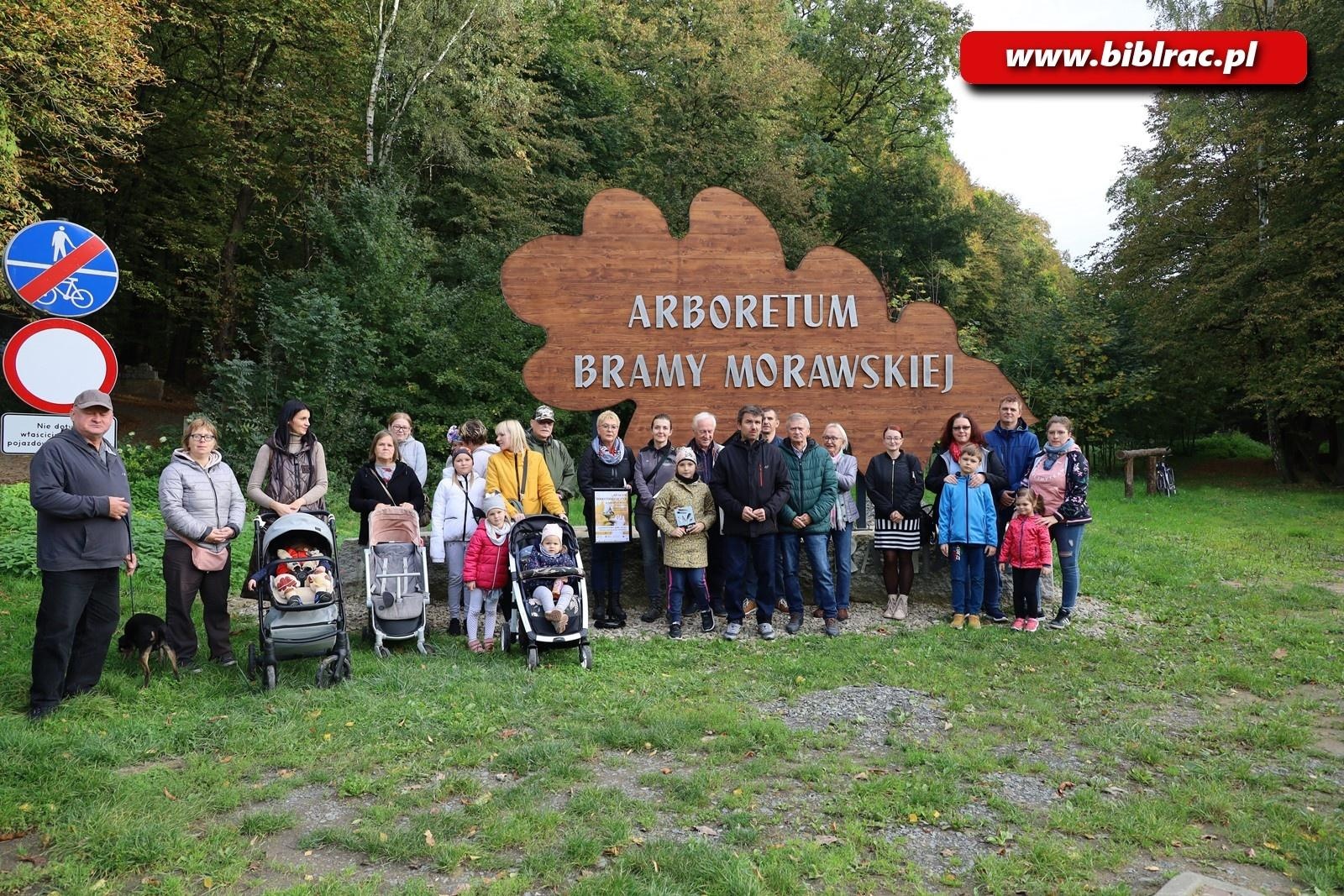 Zdjęcie w galerii na portalu naszraciborz.pl: Spacer ornitologiczny z tłumaczem języka migowego wiadomości z regionu