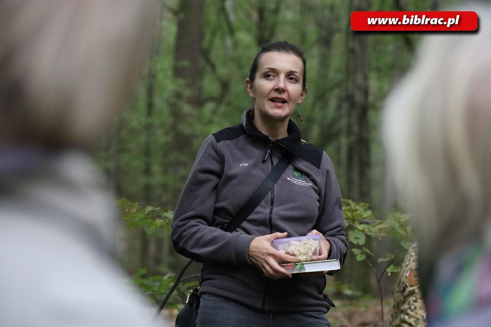 Zdjęcie w galerii na portalu naszraciborz.pl: Spacer ornitologiczny z tłumaczem języka migowego wiadomości z regionu