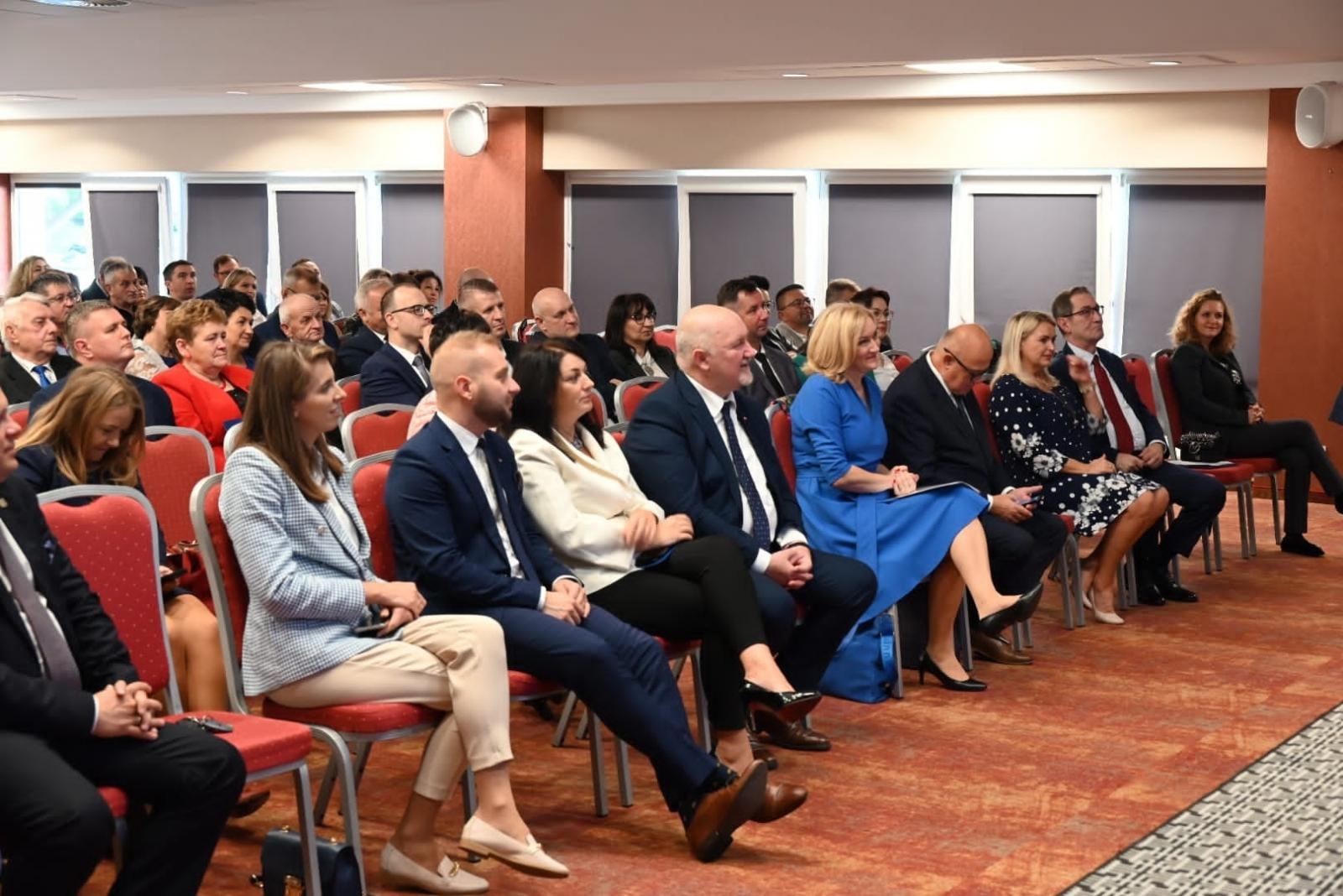 Zdjęcie w galerii na portalu naszraciborz.pl: Bieńkowice z pucharem i nagrodą pieniężną za procesję konną wiadomości z regionu