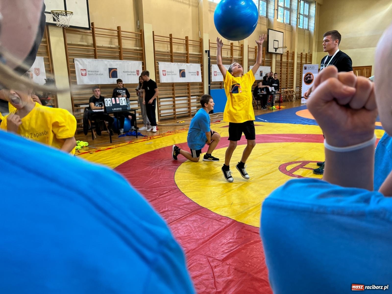 Zdjęcie w galerii na portalu naszraciborz.pl: Legenda polskich zapasów w Raciborzu. Turniej w ZSOMS [FOTO i WIDEO] wiadomości z regionu