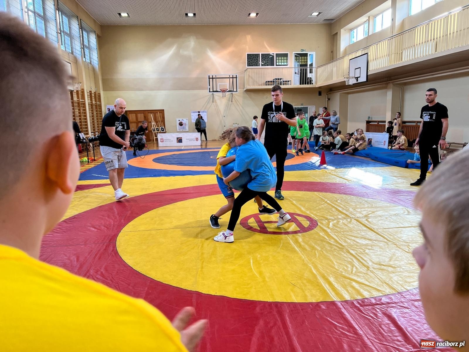 Zdjęcie w galerii na portalu naszraciborz.pl: Legenda polskich zapasów w Raciborzu. Turniej w ZSOMS [FOTO i WIDEO] wiadomości z regionu
