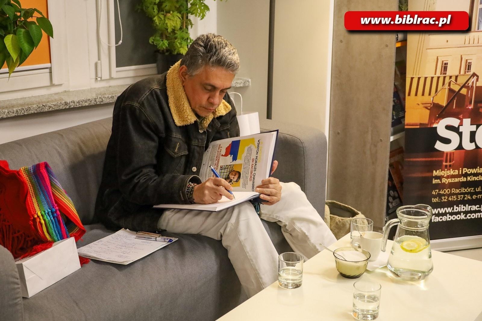 Zdjęcie w galerii na portalu naszraciborz.pl: Kolumbijski poeta Chavarro na emeryturze mógłby mieszkać… w Polsce! wiadomości z regionu