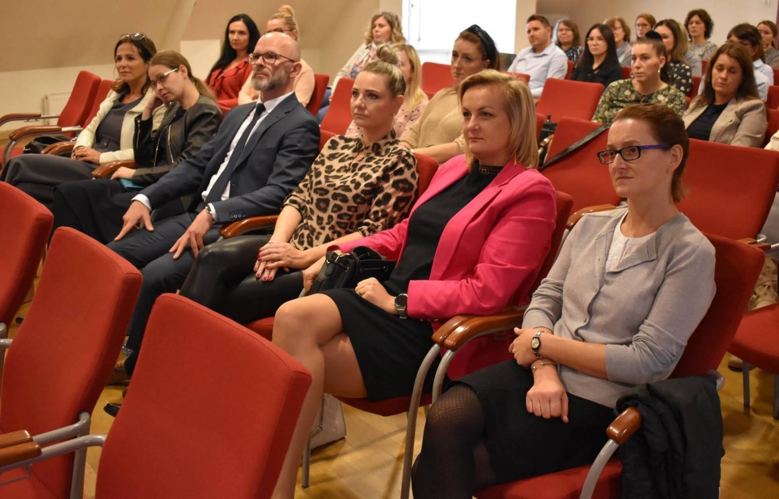 Zdjęcie w galerii na portalu naszraciborz.pl: Na zamku dyskutowano o zdrowiu psychicznym wiadomości z regionu