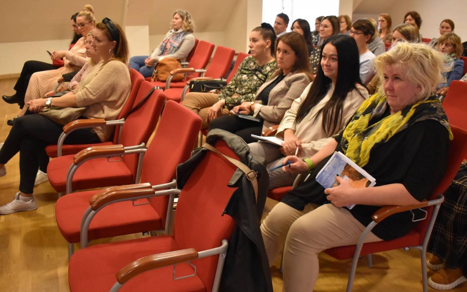 Zdjęcie w galerii na portalu naszraciborz.pl: Na zamku dyskutowano o zdrowiu psychicznym wiadomości z regionu