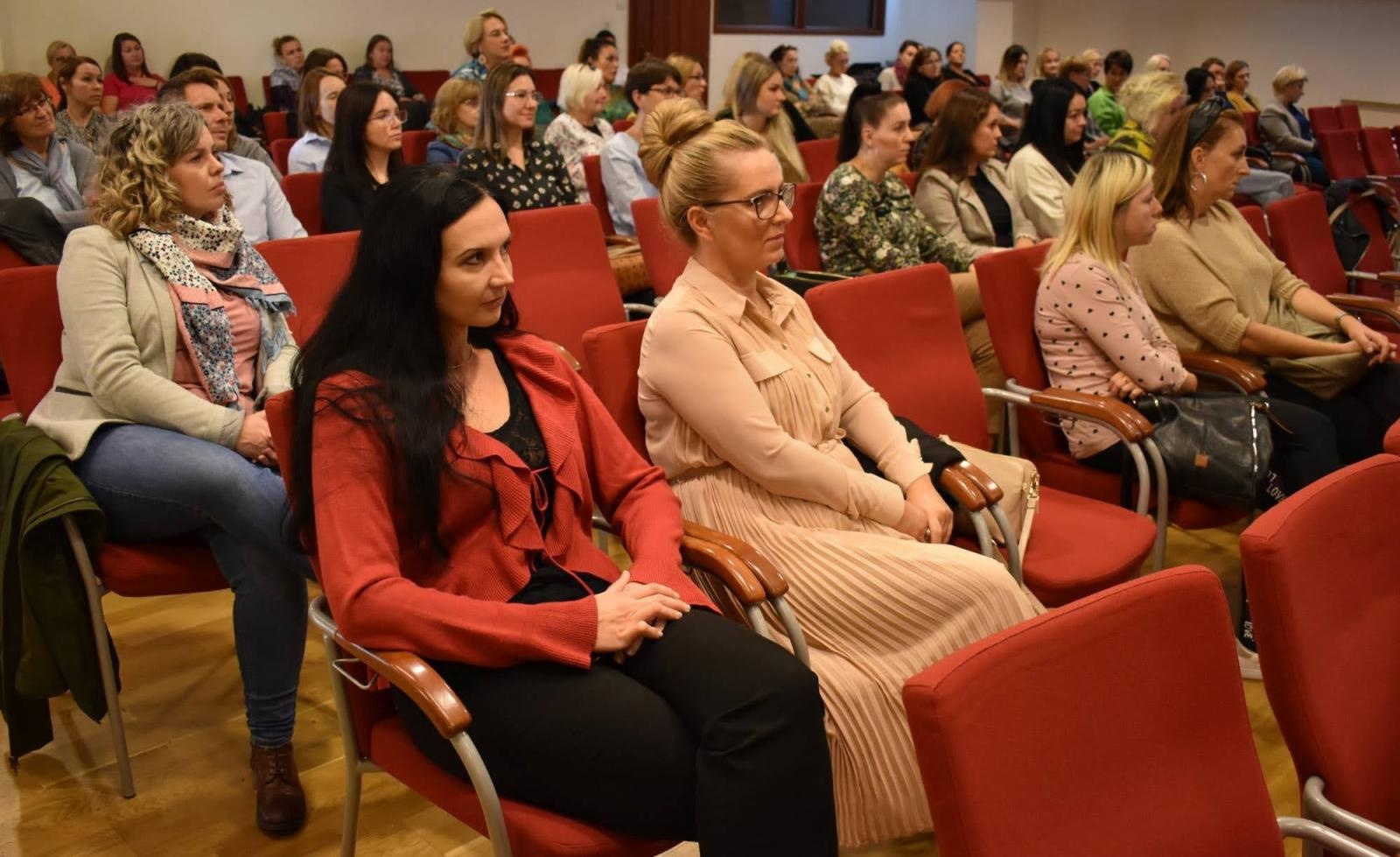 Zdjęcie w galerii na portalu naszraciborz.pl: Na zamku dyskutowano o zdrowiu psychicznym wiadomości z regionu