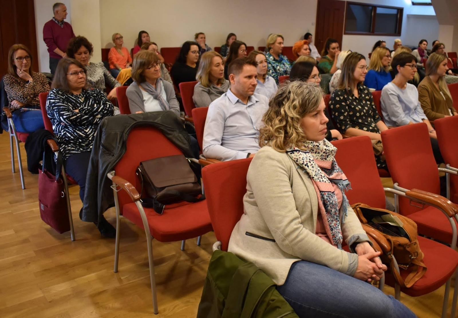 Zdjęcie w galerii na portalu naszraciborz.pl: Na zamku dyskutowano o zdrowiu psychicznym wiadomości z regionu