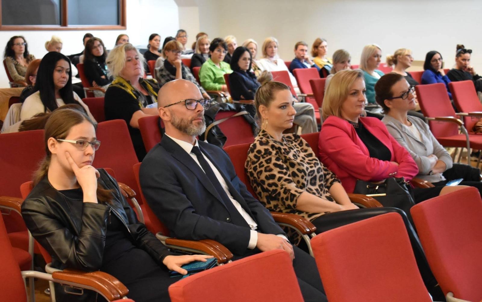 Zdjęcie w galerii na portalu naszraciborz.pl: Na zamku dyskutowano o zdrowiu psychicznym wiadomości z regionu