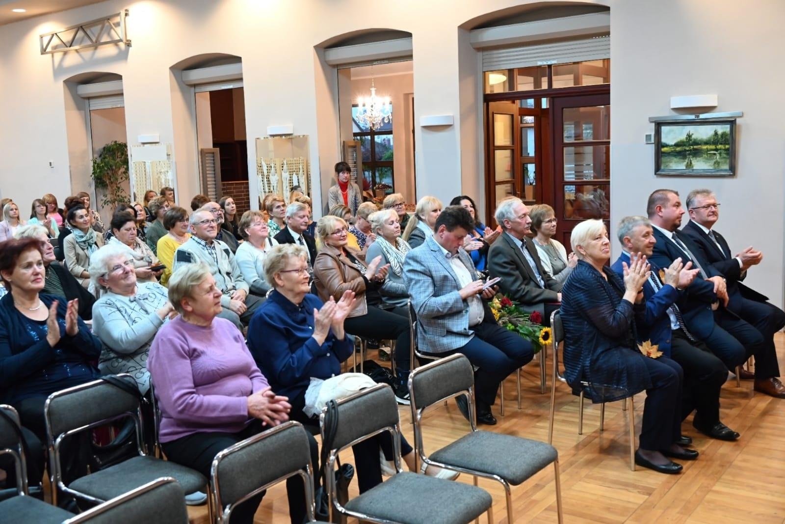 Zdjęcie w galerii na portalu naszraciborz.pl: Dbają o dziedzictwo historyczne. Dziś otrzymali nagrody wójta wiadomości z regionu