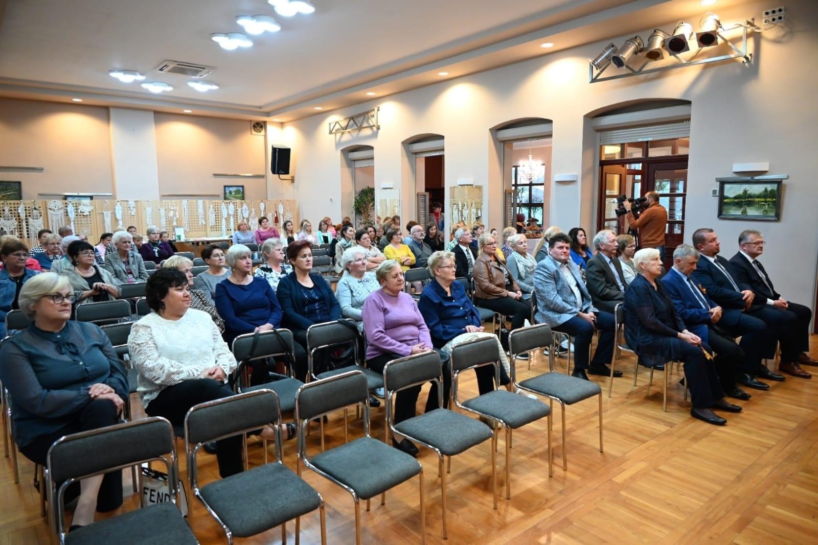 Zdjęcie w galerii na portalu naszraciborz.pl: Dbają o dziedzictwo historyczne. Dziś otrzymali nagrody wójta wiadomości z regionu