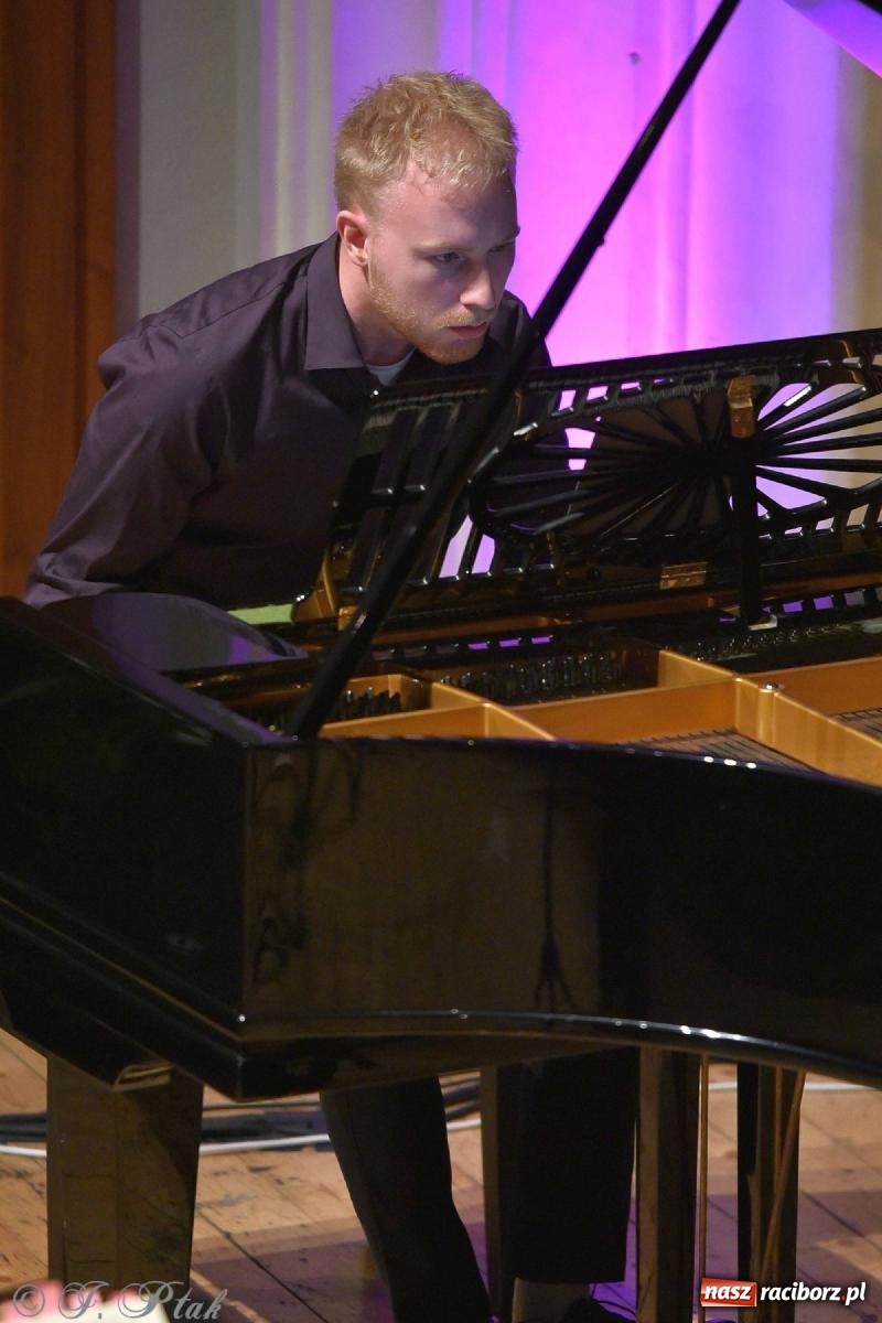 Zdjęcie w galerii na portalu naszraciborz.pl: Ostrawscy filharmonicy z koncertem w Raciborzu [FOTO i WIDEO] wiadomości z regionu