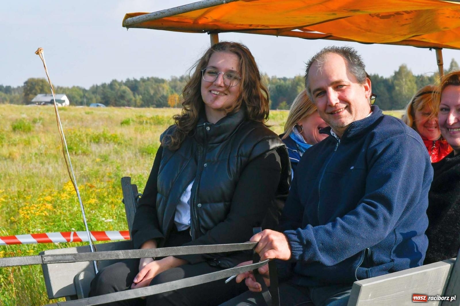 Zdjęcie w galerii na portalu naszraciborz.pl: Parada i pogoń z lisem, czyli piknik św. Huberta w Kornowacu [FOTO i WIDEO] wiadomości z regionu
