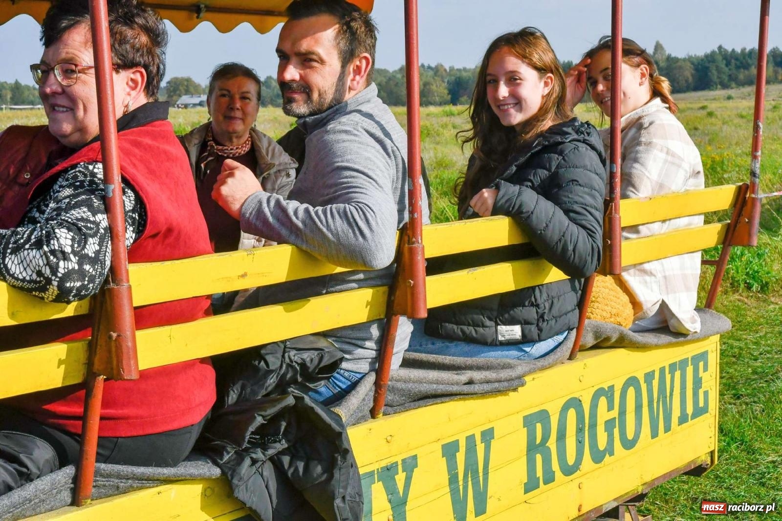 Zdjęcie w galerii na portalu naszraciborz.pl: Parada i pogoń z lisem, czyli piknik św. Huberta w Kornowacu [FOTO i WIDEO] wiadomości z regionu