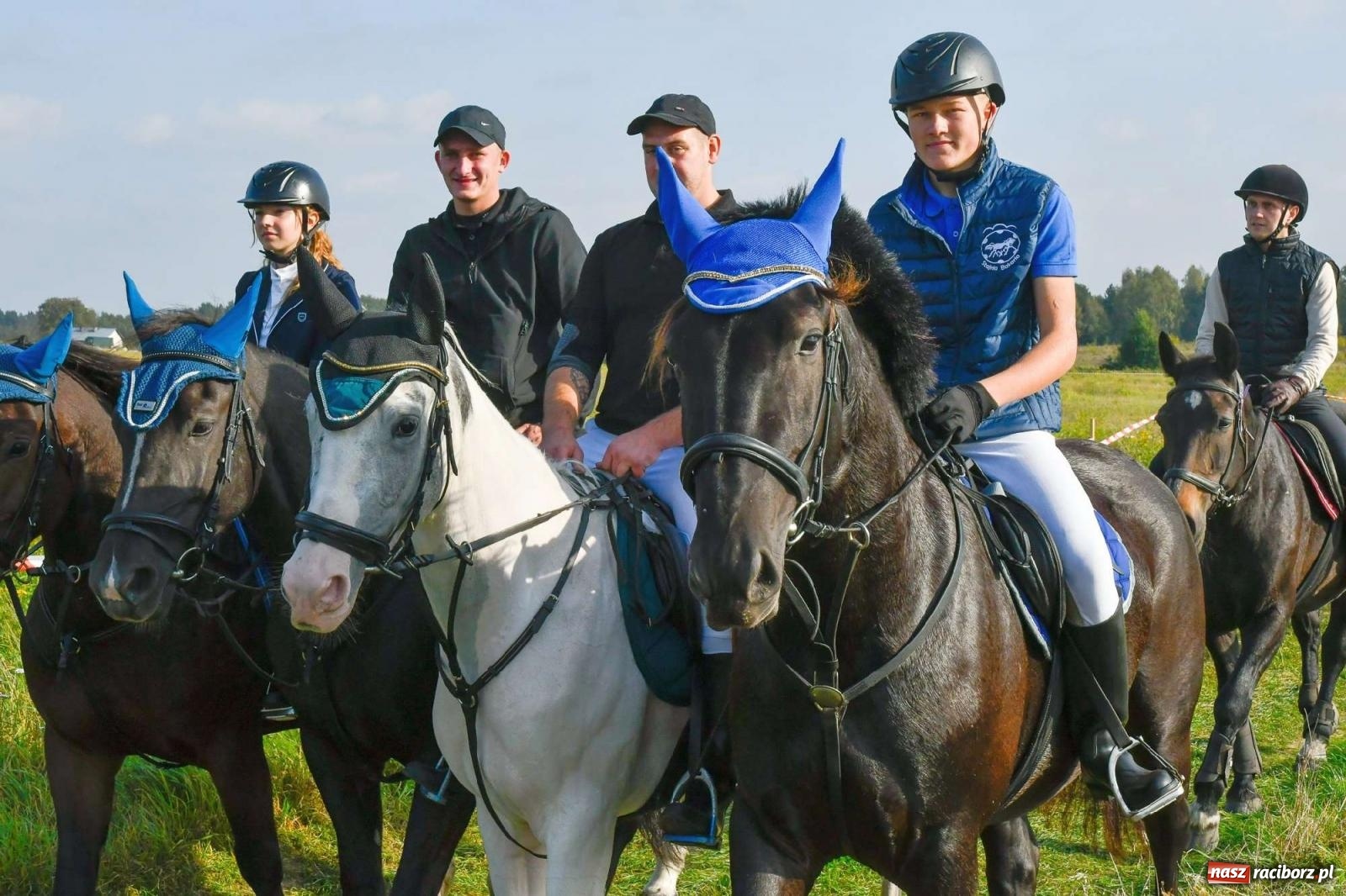 Zdjęcie w galerii na portalu naszraciborz.pl: Parada i pogoń z lisem, czyli piknik św. Huberta w Kornowacu [FOTO i WIDEO] wiadomości z regionu