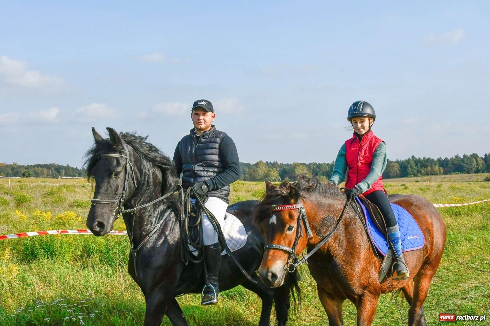 Zdjęcie w galerii na portalu naszraciborz.pl: Parada i pogoń z lisem, czyli piknik św. Huberta w Kornowacu [FOTO i WIDEO] wiadomości z regionu