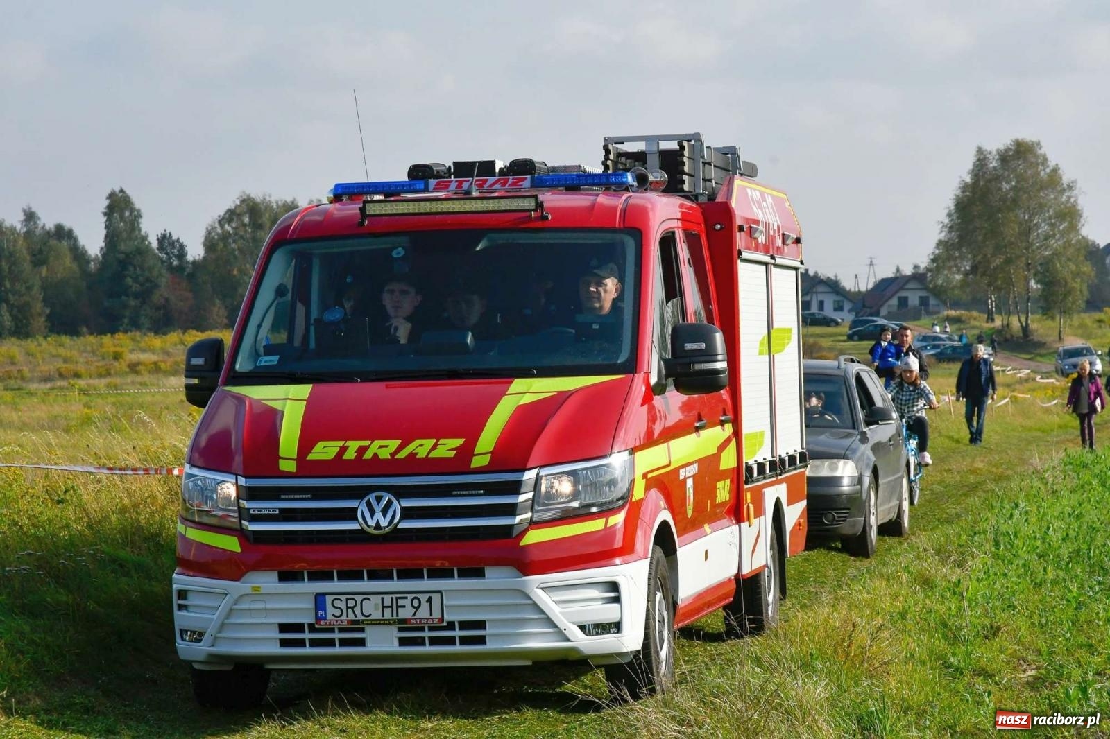 Zdjęcie w galerii na portalu naszraciborz.pl: Parada i pogoń z lisem, czyli piknik św. Huberta w Kornowacu [FOTO i WIDEO] wiadomości z regionu