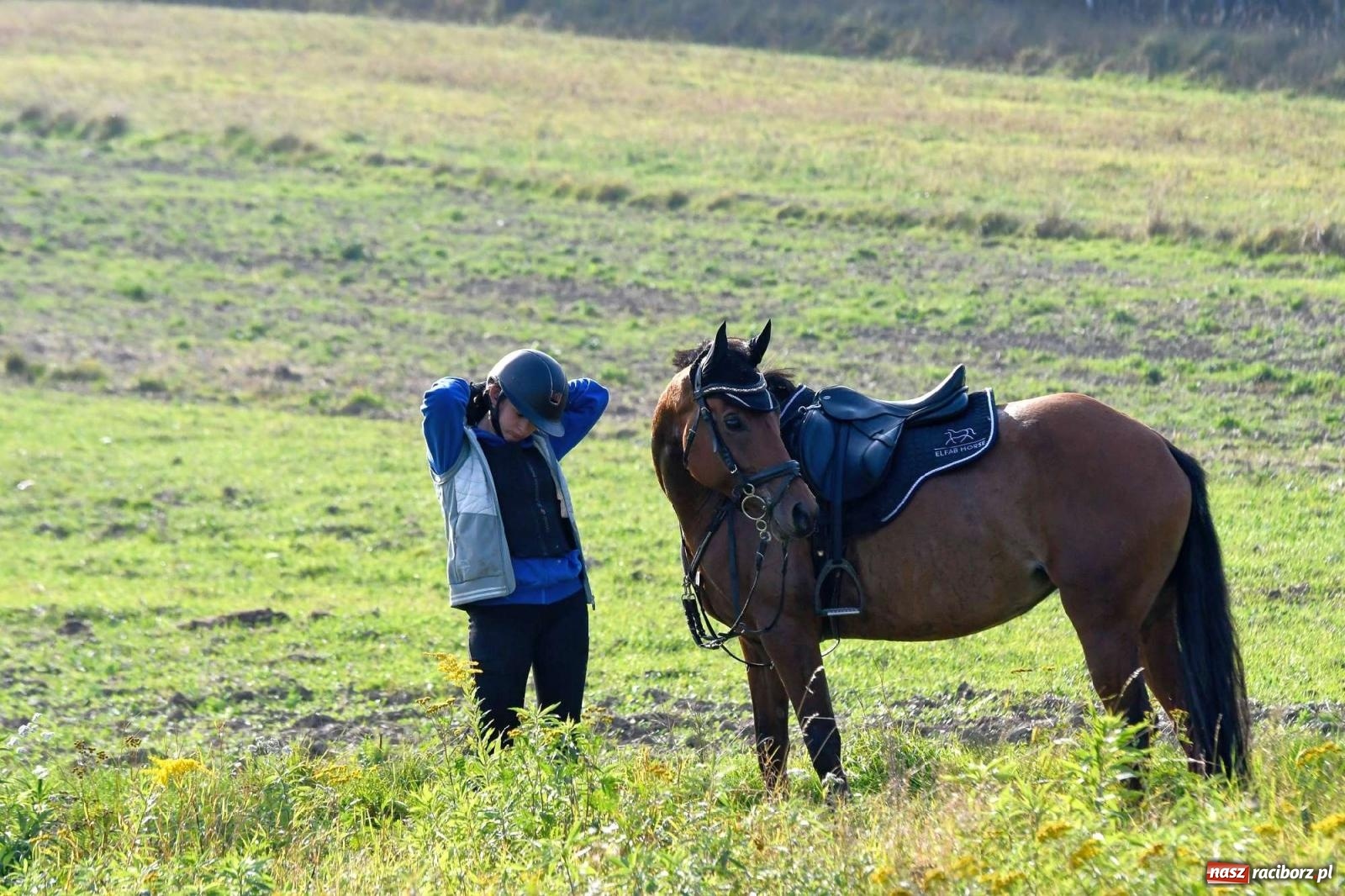 Zdjęcie w galerii na portalu naszraciborz.pl: Parada i pogoń z lisem, czyli piknik św. Huberta w Kornowacu [FOTO i WIDEO] wiadomości z regionu