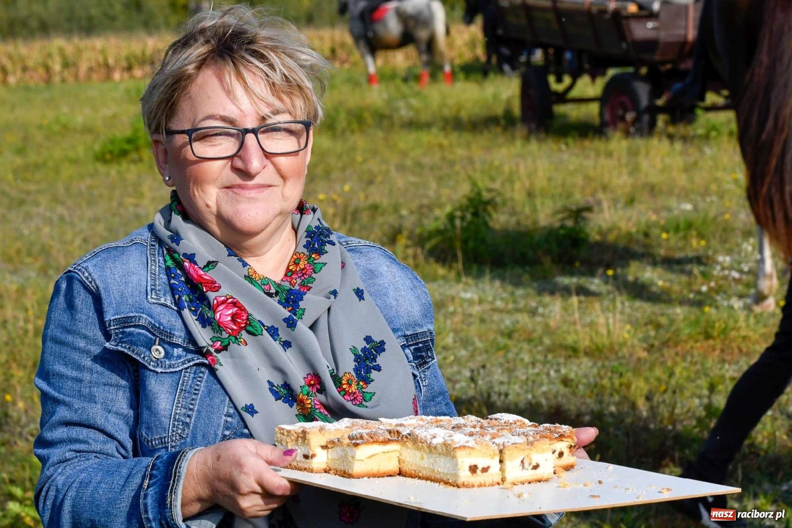 Zdjęcie w galerii na portalu naszraciborz.pl: Parada i pogoń z lisem, czyli piknik św. Huberta w Kornowacu [FOTO i WIDEO] wiadomości z regionu