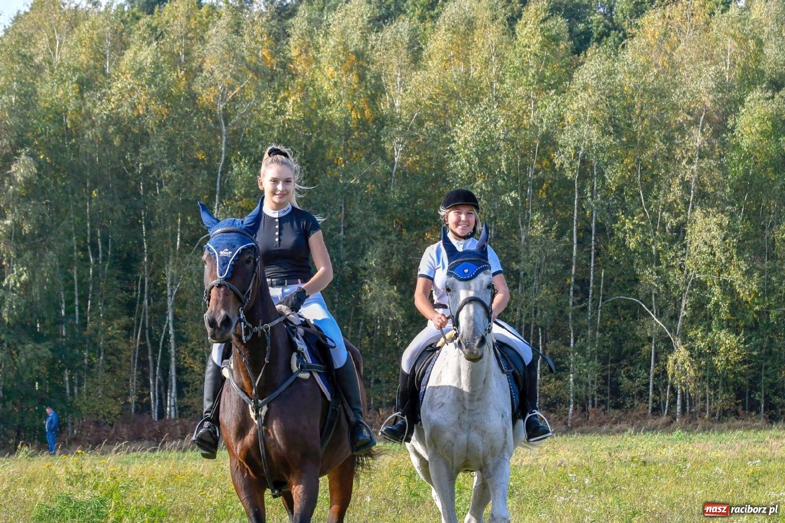Zdjęcie w galerii na portalu naszraciborz.pl: Parada i pogoń z lisem, czyli piknik św. Huberta w Kornowacu [FOTO i WIDEO] wiadomości z regionu