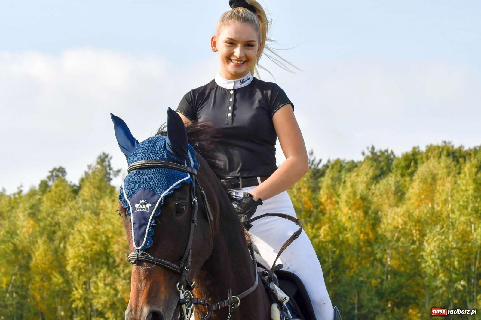 Zdjęcie w galerii na portalu naszraciborz.pl: Parada i pogoń z lisem, czyli piknik św. Huberta w Kornowacu [FOTO i WIDEO] wiadomości z regionu