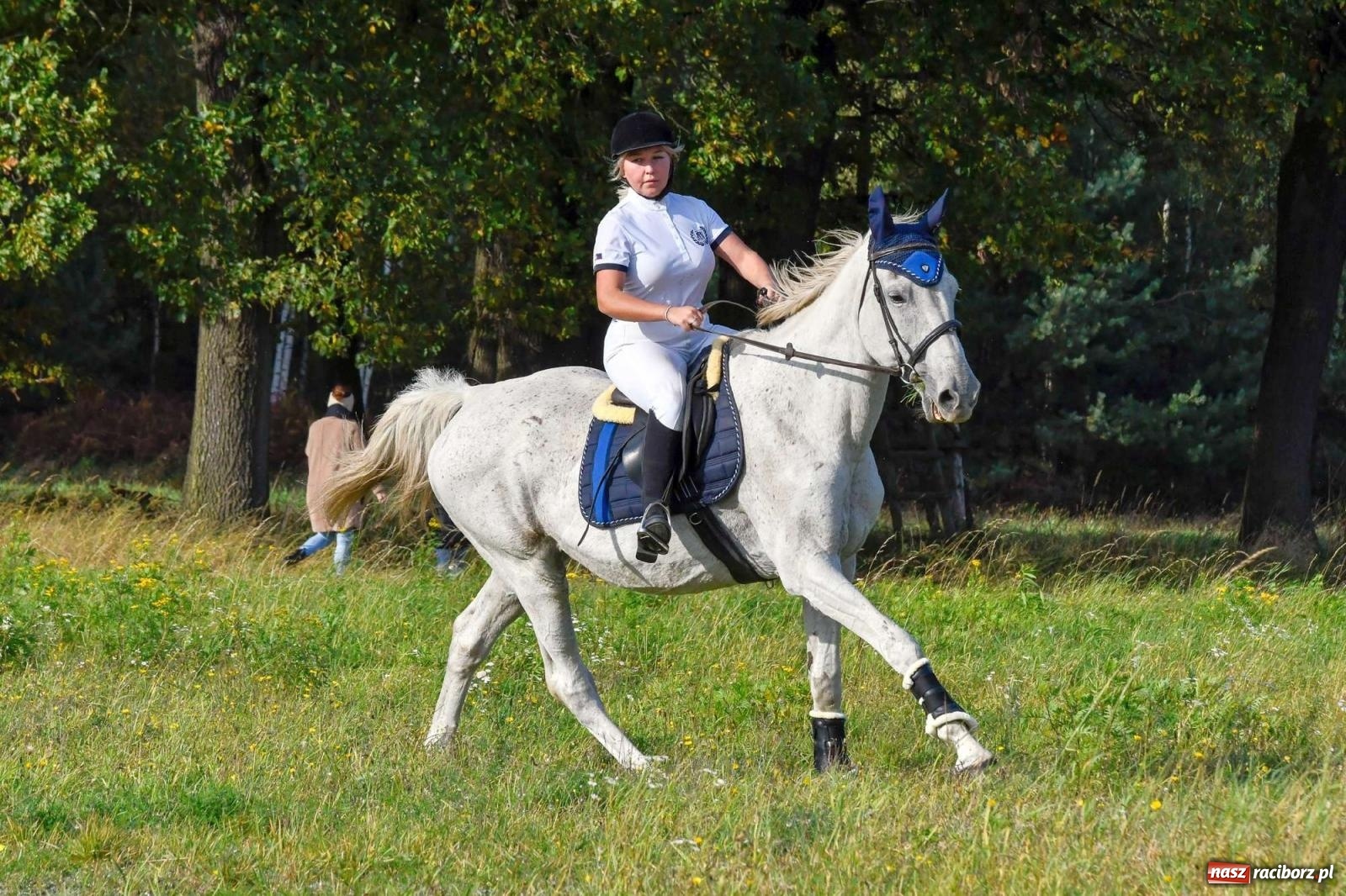 Zdjęcie w galerii na portalu naszraciborz.pl: Parada i pogoń z lisem, czyli piknik św. Huberta w Kornowacu [FOTO i WIDEO] wiadomości z regionu