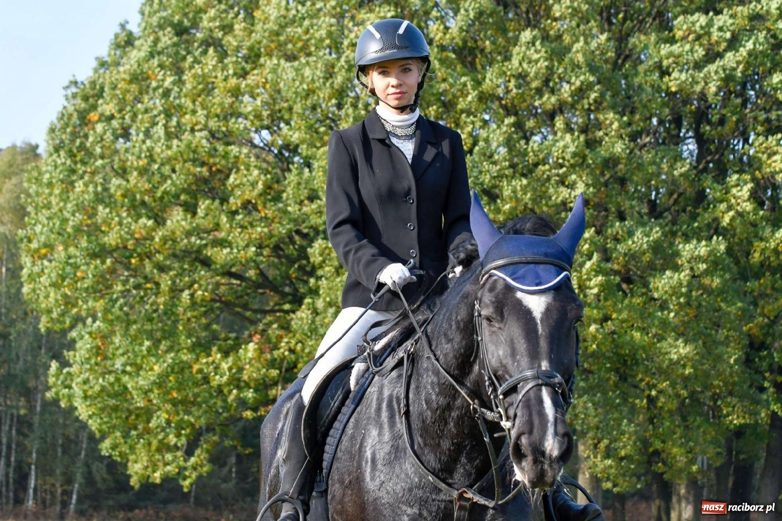 Zdjęcie w galerii na portalu naszraciborz.pl: Parada i pogoń z lisem, czyli piknik św. Huberta w Kornowacu [FOTO i WIDEO] wiadomości z regionu
