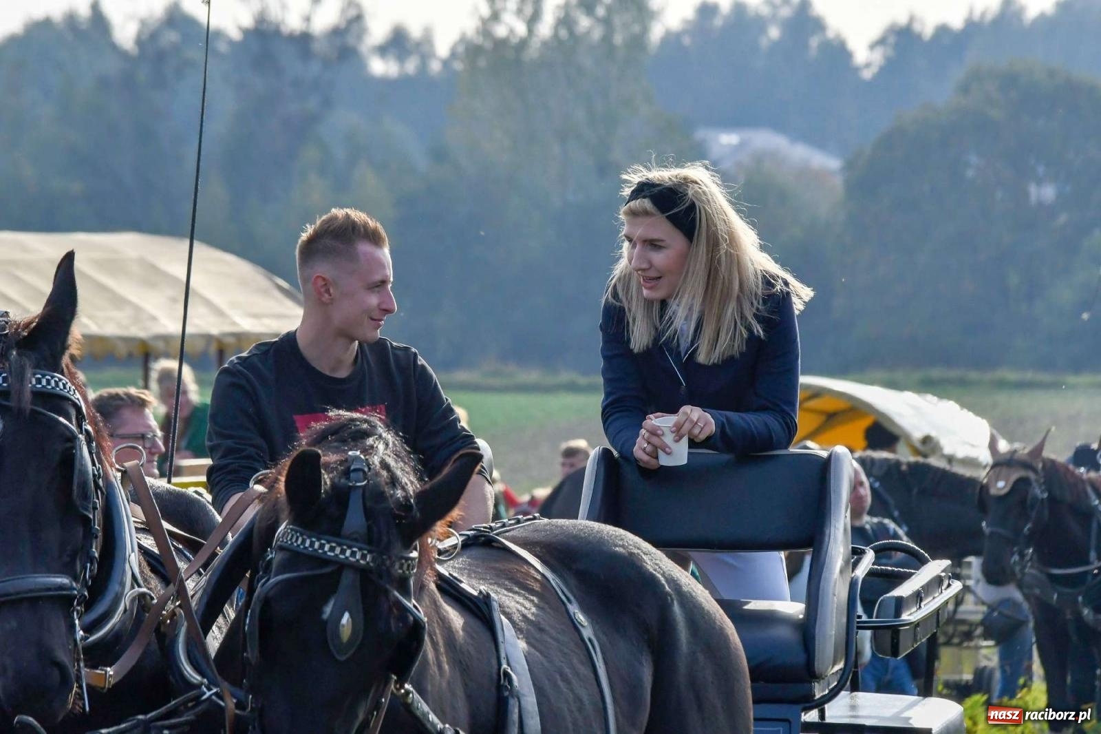 Zdjęcie w galerii na portalu naszraciborz.pl: Parada i pogoń z lisem, czyli piknik św. Huberta w Kornowacu [FOTO i WIDEO] wiadomości z regionu