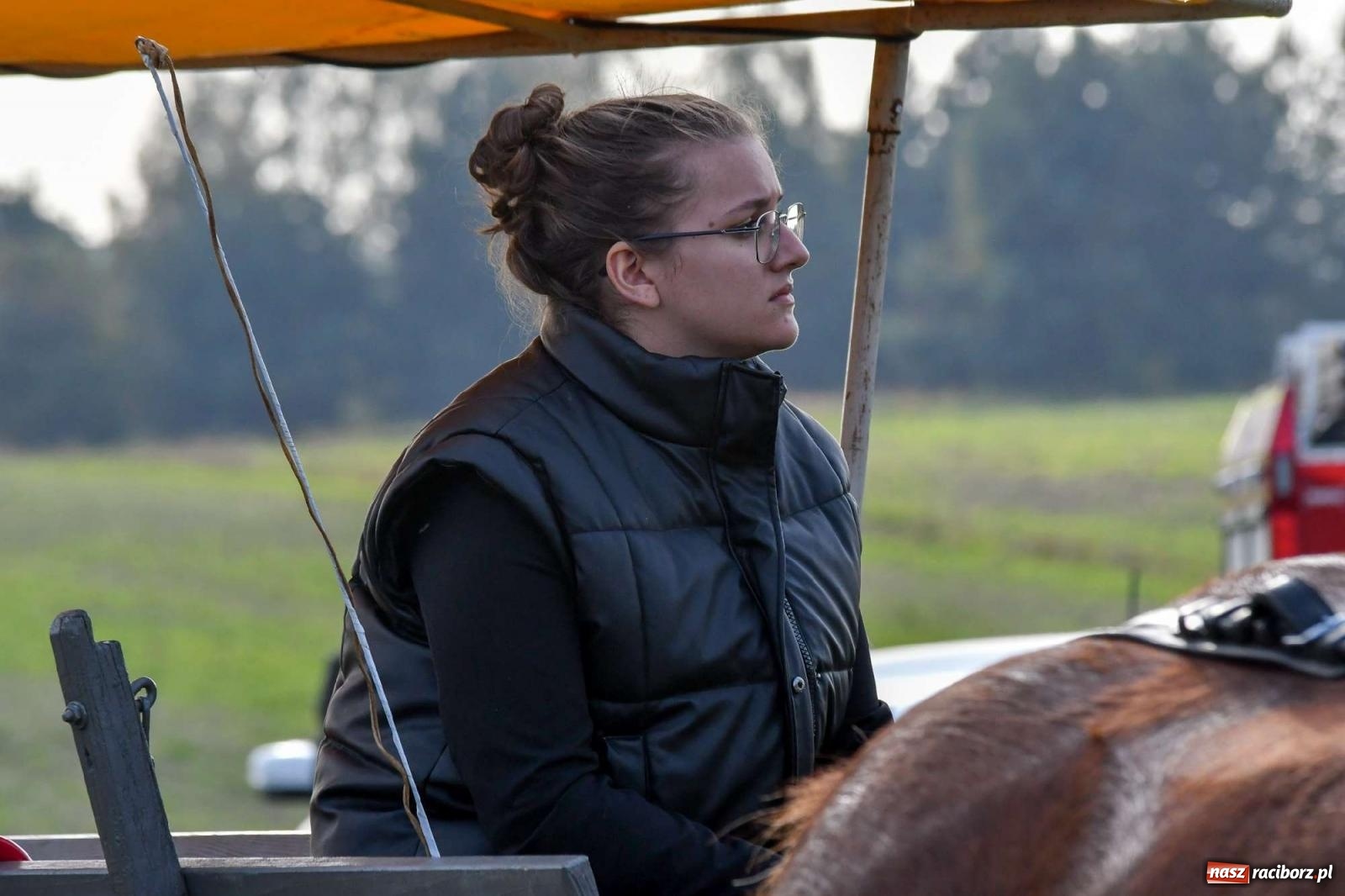Zdjęcie w galerii na portalu naszraciborz.pl: Parada i pogoń z lisem, czyli piknik św. Huberta w Kornowacu [FOTO i WIDEO] wiadomości z regionu
