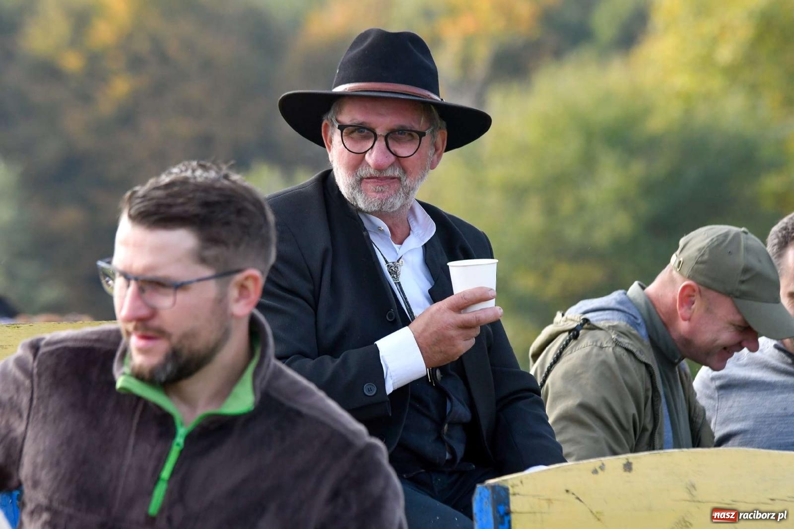 Zdjęcie w galerii na portalu naszraciborz.pl: Parada i pogoń z lisem, czyli piknik św. Huberta w Kornowacu [FOTO i WIDEO] wiadomości z regionu