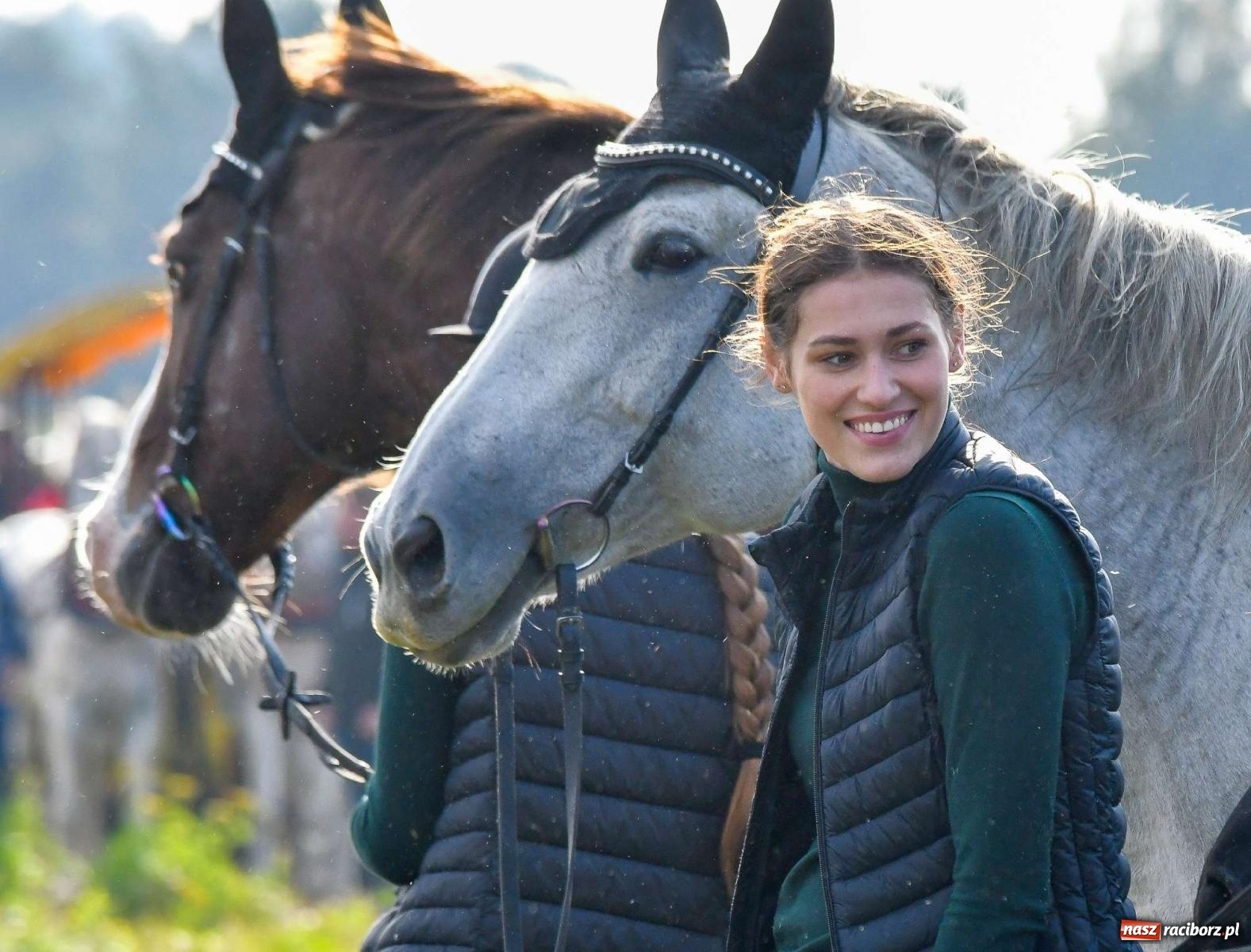 Zdjęcie w galerii na portalu naszraciborz.pl: Parada i pogoń z lisem, czyli piknik św. Huberta w Kornowacu [FOTO i WIDEO] wiadomości z regionu