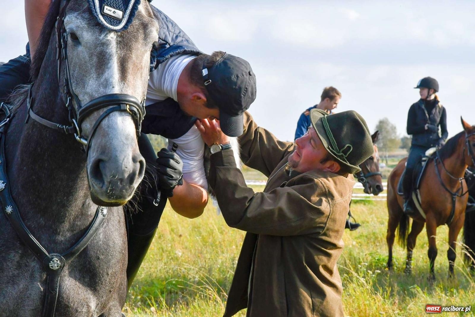 Zdjęcie w galerii na portalu naszraciborz.pl: Parada i pogoń z lisem, czyli piknik św. Huberta w Kornowacu [FOTO i WIDEO] wiadomości z regionu