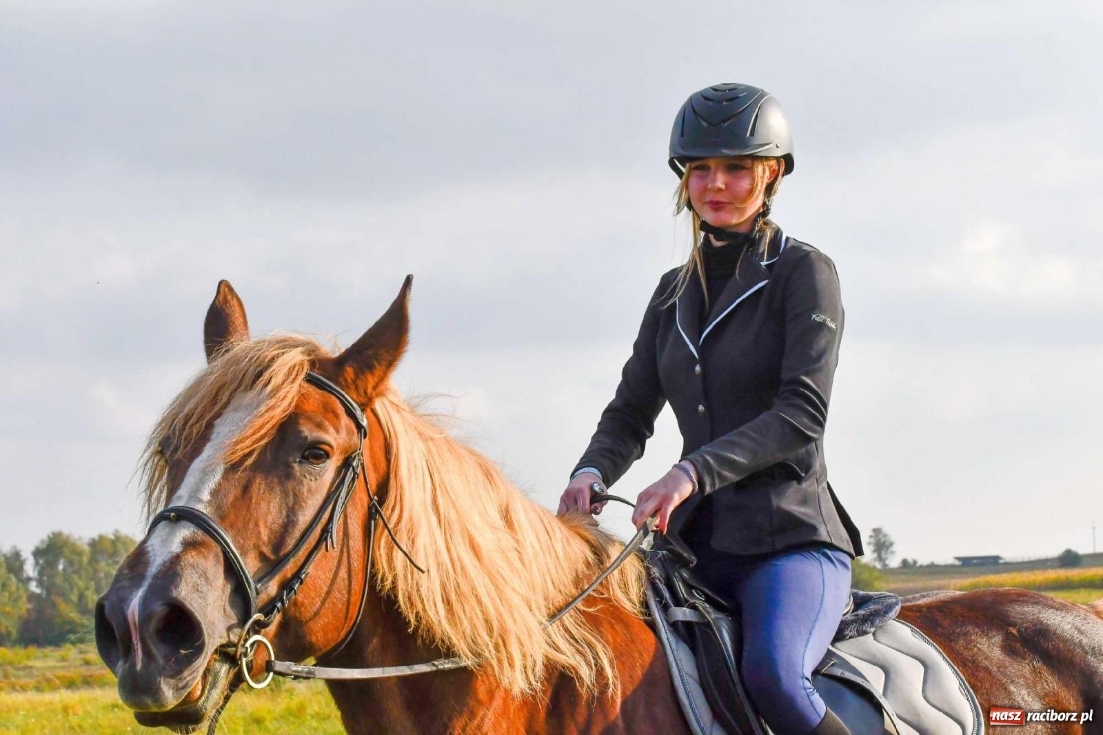 Zdjęcie w galerii na portalu naszraciborz.pl: Parada i pogoń z lisem, czyli piknik św. Huberta w Kornowacu [FOTO i WIDEO] wiadomości z regionu