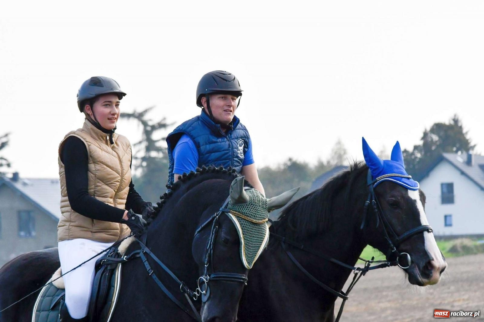 Zdjęcie w galerii na portalu naszraciborz.pl: Parada i pogoń z lisem, czyli piknik św. Huberta w Kornowacu [FOTO i WIDEO] wiadomości z regionu