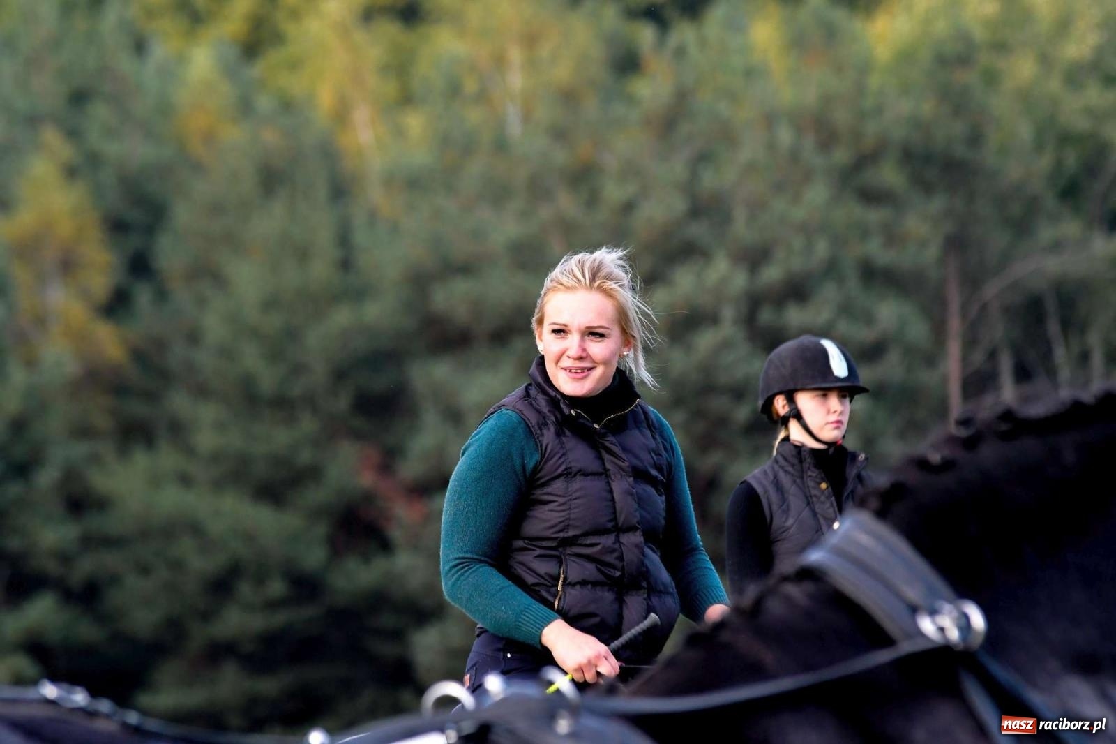 Zdjęcie w galerii na portalu naszraciborz.pl: Parada i pogoń z lisem, czyli piknik św. Huberta w Kornowacu [FOTO i WIDEO] wiadomości z regionu