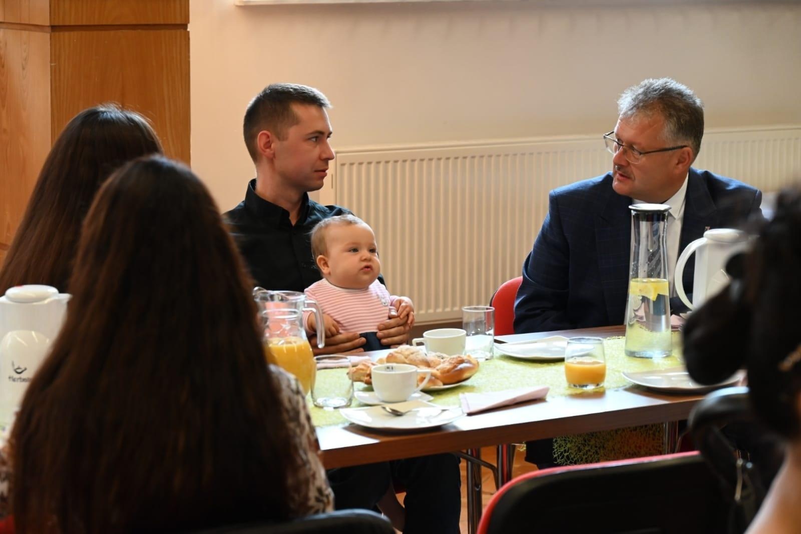 Zdjęcie w galerii na portalu naszraciborz.pl: W gminie Krzyżanowice powitano najmłodszych obywateli [FOTO] wiadomości z regionu