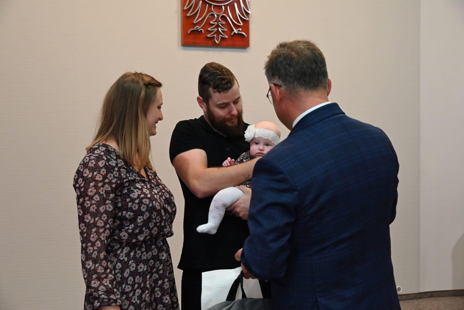 Zdjęcie w galerii na portalu naszraciborz.pl: W gminie Krzyżanowice powitano najmłodszych obywateli [FOTO] wiadomości z regionu