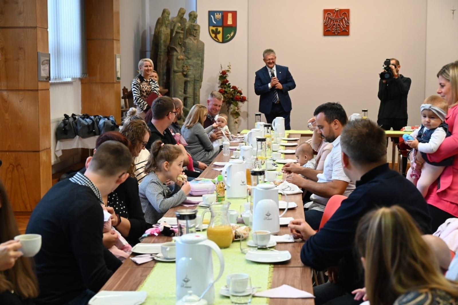Zdjęcie w galerii na portalu naszraciborz.pl: W gminie Krzyżanowice powitano najmłodszych obywateli [FOTO] wiadomości z regionu
