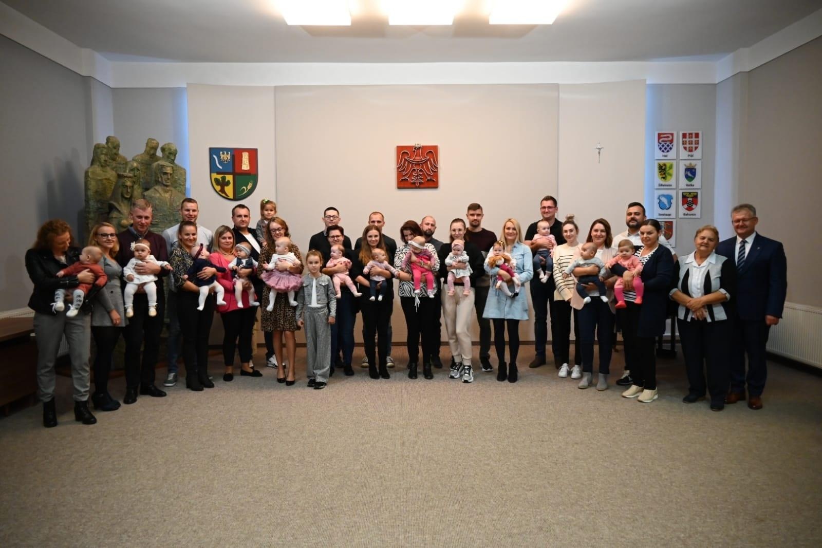 Zdjęcie w galerii na portalu naszraciborz.pl: W gminie Krzyżanowice powitano najmłodszych obywateli [FOTO] wiadomości z regionu